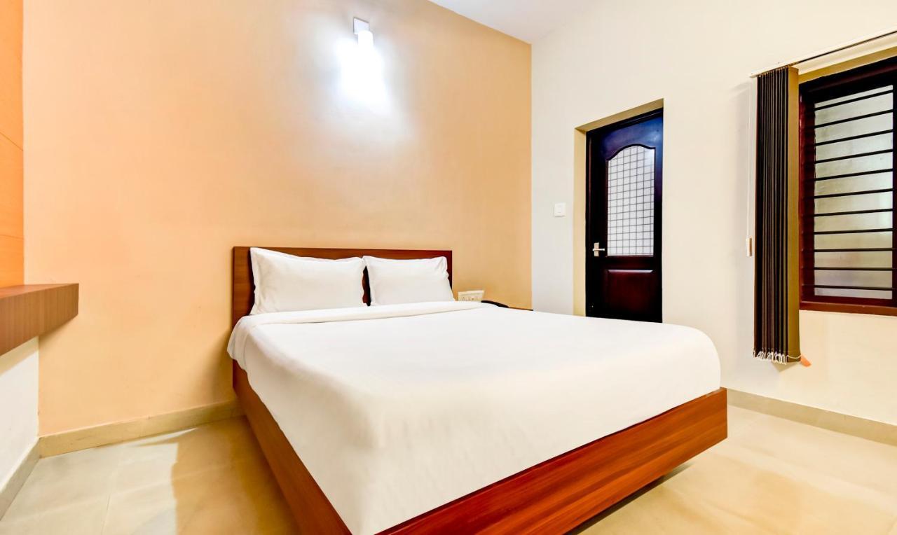 Aspire Maradu Hotel Kochi Kültér fotó