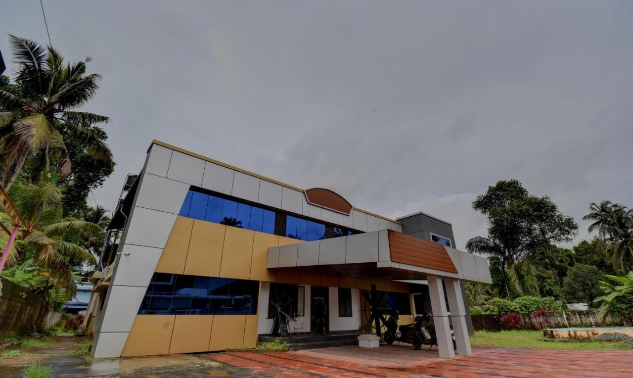 Aspire Maradu Hotel Kochi Kültér fotó