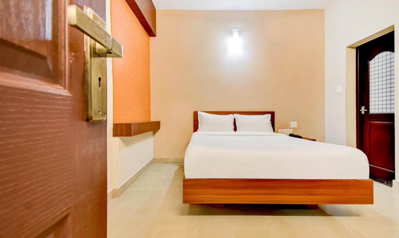 Aspire Maradu Hotel Kochi Kültér fotó