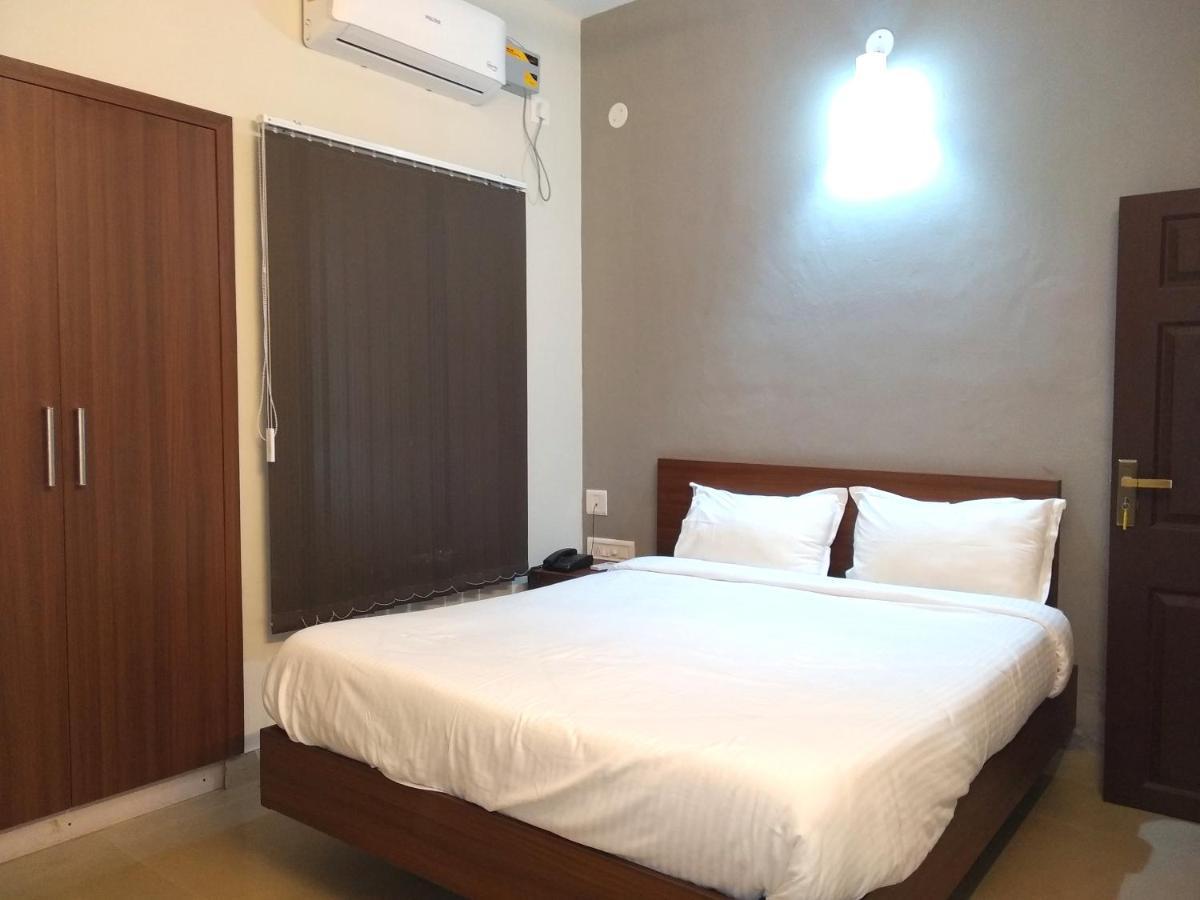 Aspire Maradu Hotel Kochi Kültér fotó